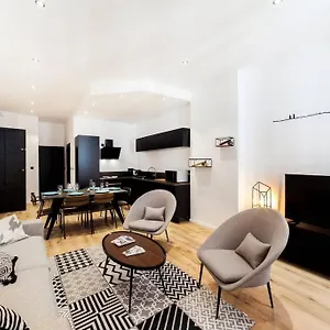 https://charme-traditionnel-et-design-moderne-en-plein-centre-de-lyon.hotels-rhonealpes.com