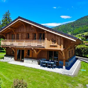 https://chalet-luxe-lhibiscus.hotels-rhonealpes.com